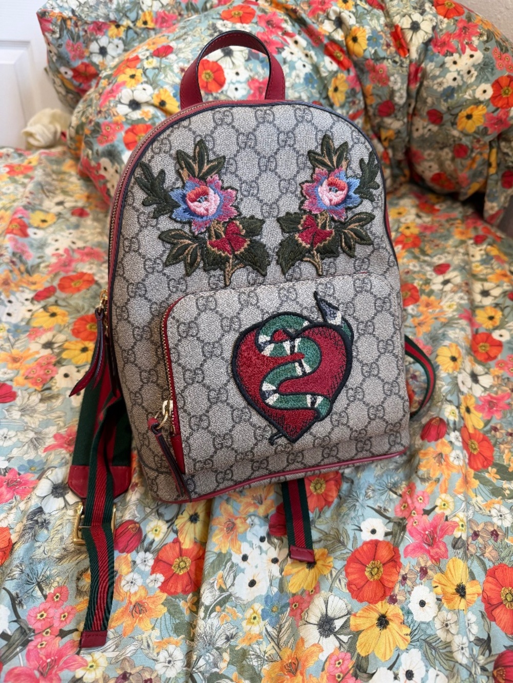 Gucci GG Supreme Kingsnake Floral Embroidered Backpack Beige Red Authentic
